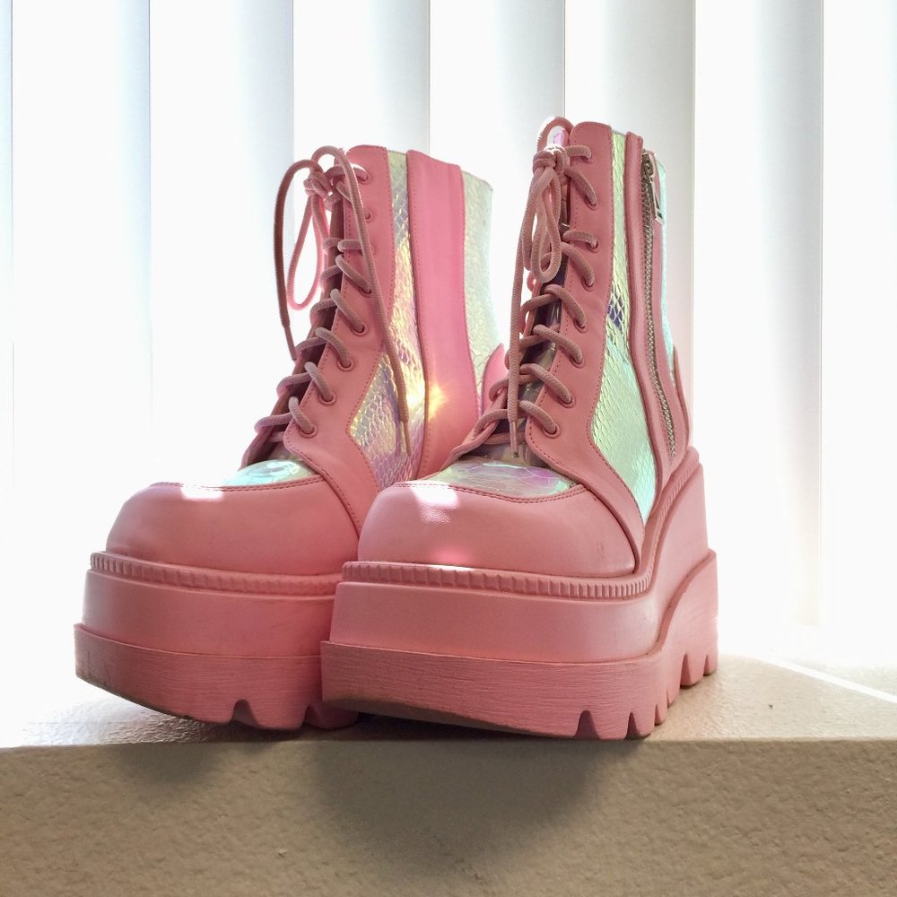 PRE LOVED Cape Robbin -Pink Poison Platforms Boots PNK/6- SH231